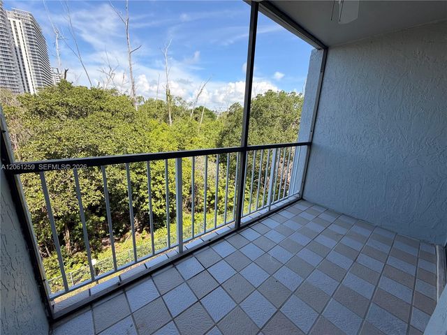 16518 NE 26th Avenue 403, North Miami Beach, FL 33160
