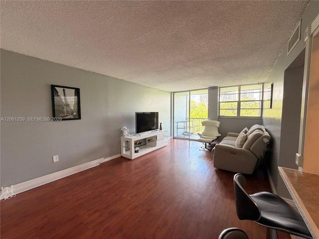 16518 NE 26th Avenue 403, North Miami Beach, FL 33160