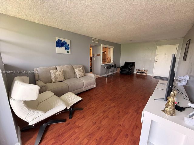 16518 NE 26th Avenue 403, North Miami Beach, FL 33160