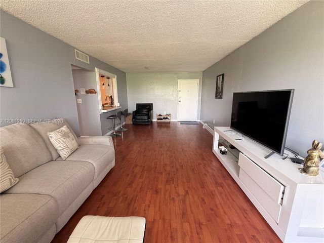 16518 NE 26th Avenue 403, North Miami Beach, FL 33160