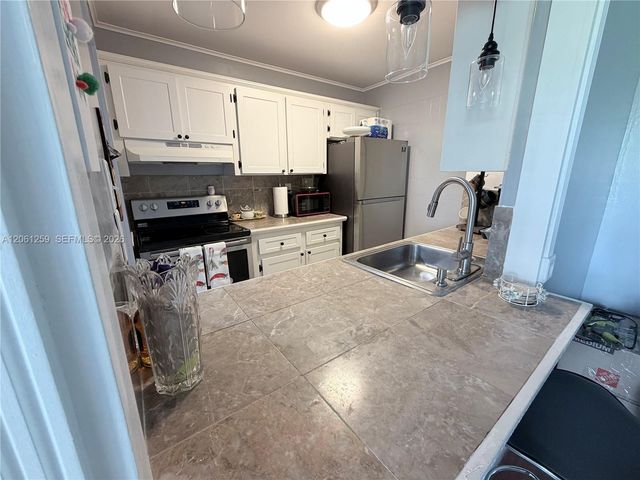 16518 NE 26th Avenue 403, North Miami Beach, FL 33160