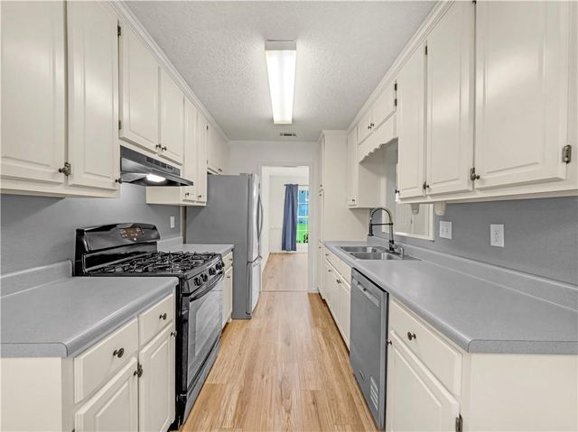 112 Trestle Court, Stockbridge, GA 30281