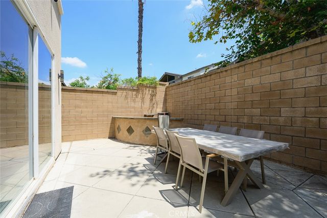 1018 N Smiderle Loop, Ontario, CA 91764