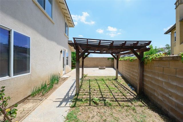 1018 N Smiderle Loop, Ontario, CA 91764