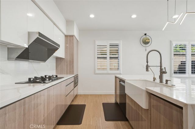 1018 N Smiderle Loop, Ontario, CA 91764
