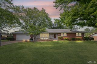 121 E Fairway Drive, Belleville, IL 62223