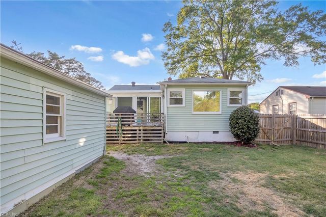119 Green Meadow DR, Portsmouth, VA 23701