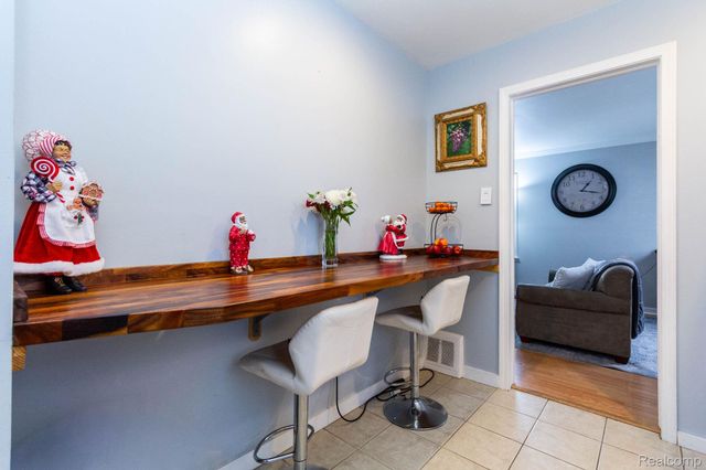 1504 E Maxlow Avenue, Hazel Park, MI 48030