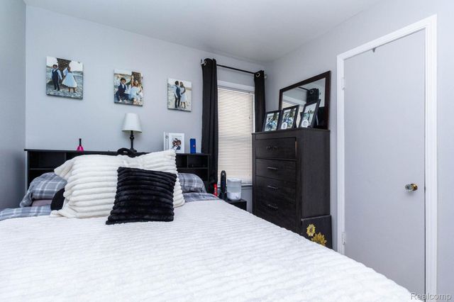 1504 E Maxlow Avenue, Hazel Park, MI 48030