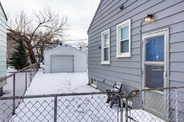 1504 E Maxlow Avenue, Hazel Park, MI 48030