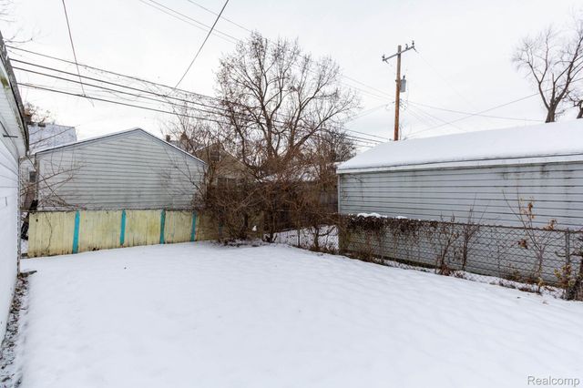 1504 E Maxlow Avenue, Hazel Park, MI 48030