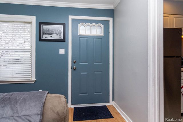 1504 E Maxlow Avenue, Hazel Park, MI 48030