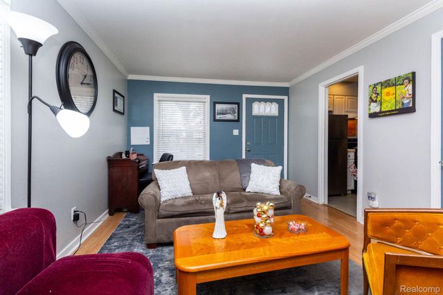 1504 E Maxlow Avenue, Hazel Park, MI 48030