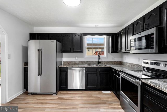 140 THAYERS GULL DR, Martinsburg, WV 25405