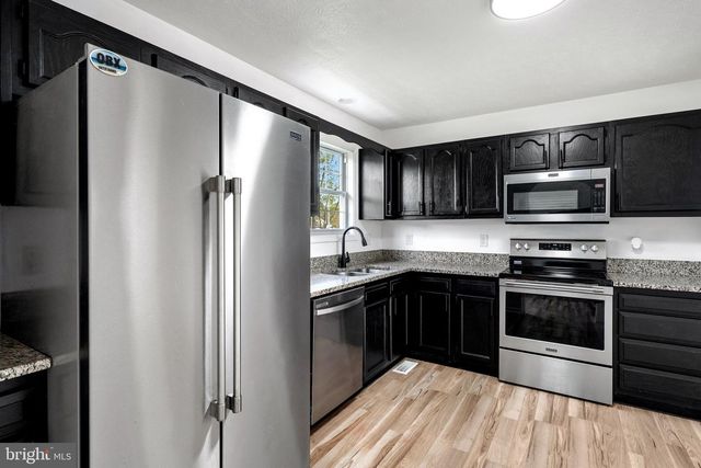 140 THAYERS GULL DR, Martinsburg, WV 25405