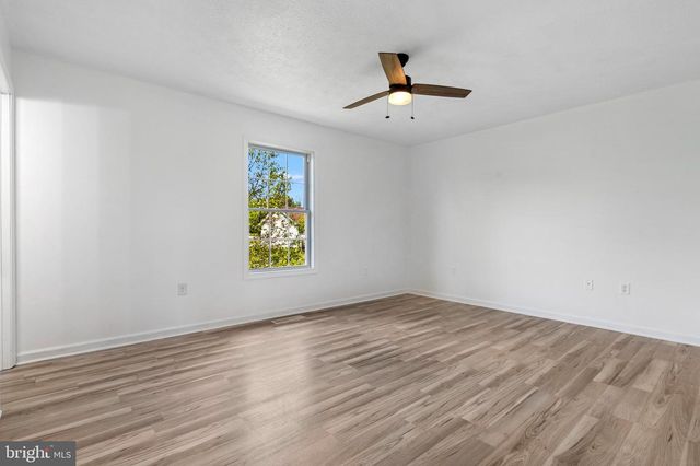 140 THAYERS GULL DR, Martinsburg, WV 25405