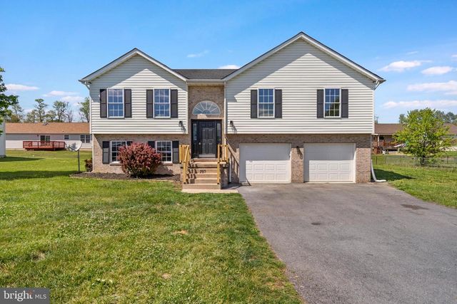 140 THAYERS GULL DR, Martinsburg, WV 25405