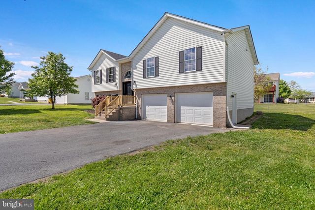 140 THAYERS GULL DR, Martinsburg, WV 25405