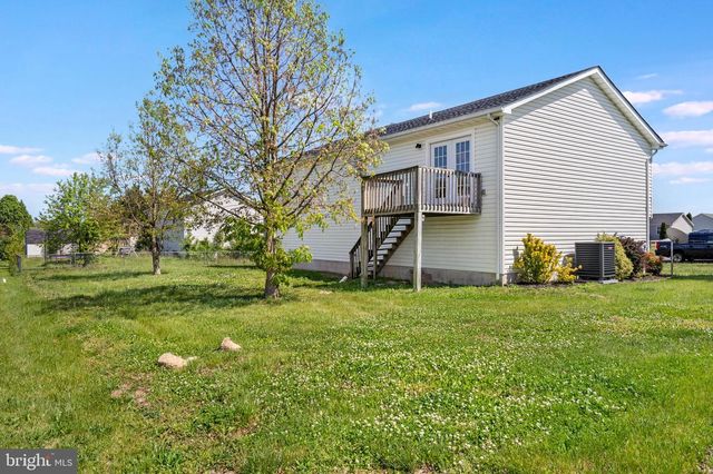 140 THAYERS GULL DR, Martinsburg, WV 25405