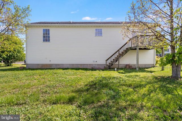 140 THAYERS GULL DR, Martinsburg, WV 25405