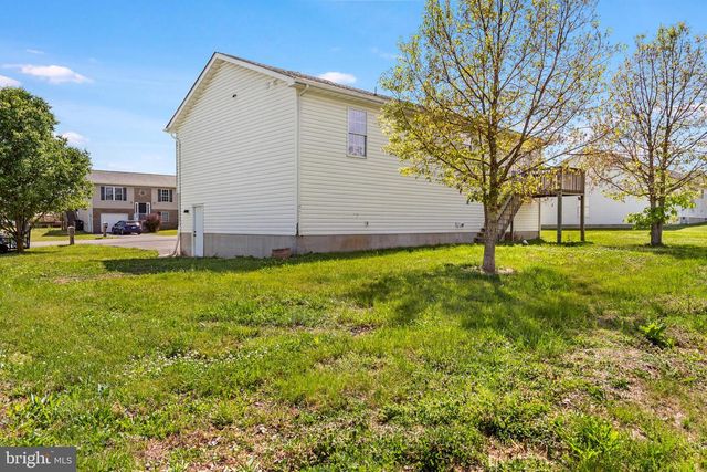 140 THAYERS GULL DR, Martinsburg, WV 25405