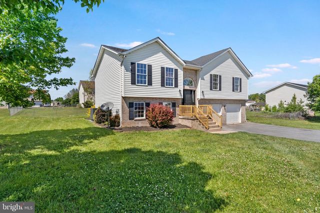 140 THAYERS GULL DR, Martinsburg, WV 25405