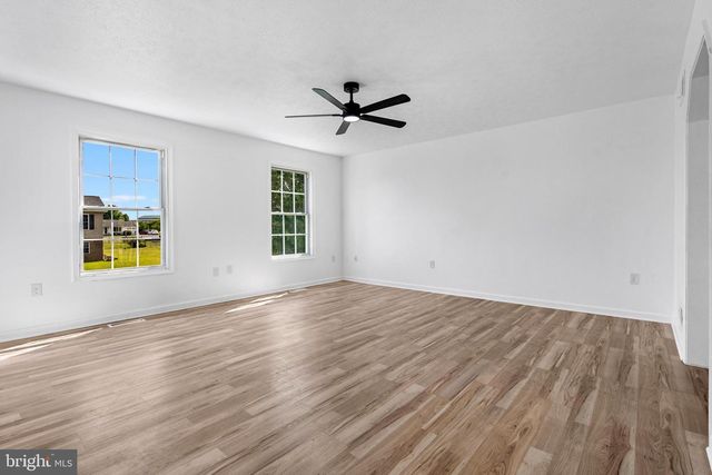 140 THAYERS GULL DR, Martinsburg, WV 25405