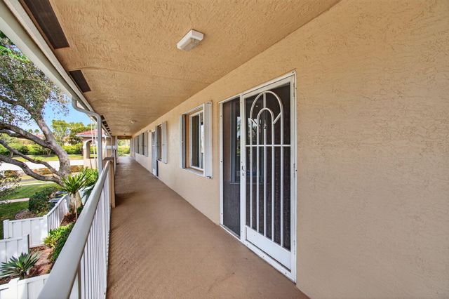 5876 Regal Glen Drive 203, Boynton Beach, FL 33437