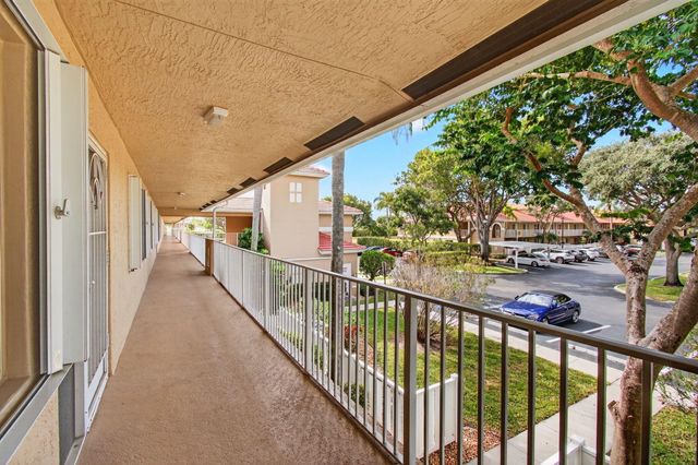 5876 Regal Glen Drive 203, Boynton Beach, FL 33437