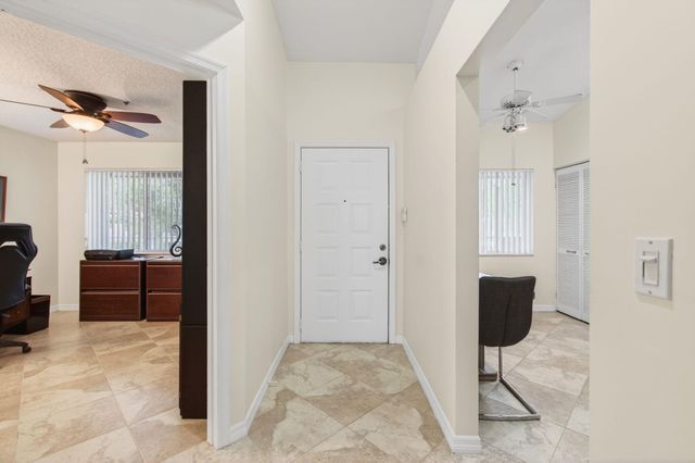 5876 Regal Glen Drive 203, Boynton Beach, FL 33437
