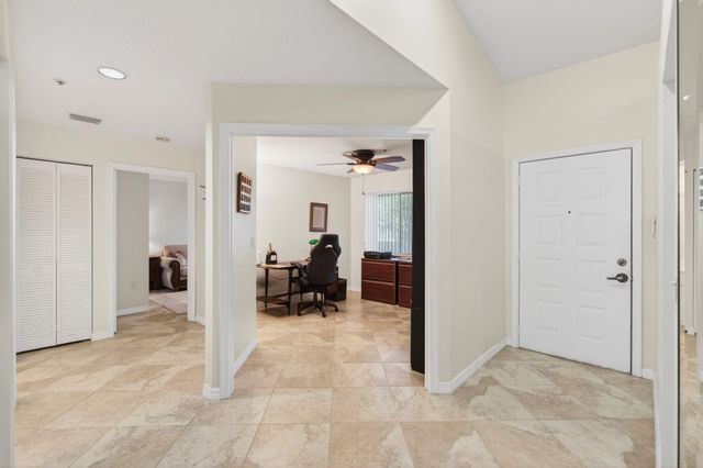 5876 Regal Glen Drive 203, Boynton Beach, FL 33437