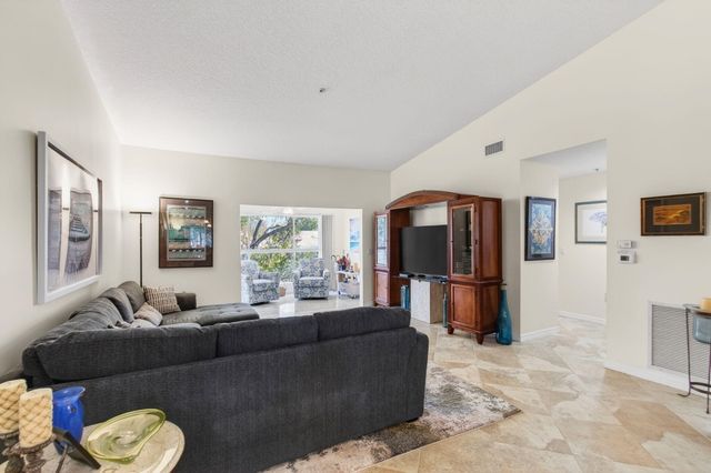 5876 Regal Glen Drive 203, Boynton Beach, FL 33437