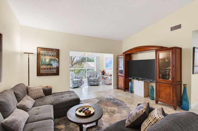 5876 Regal Glen Drive 203, Boynton Beach, FL 33437