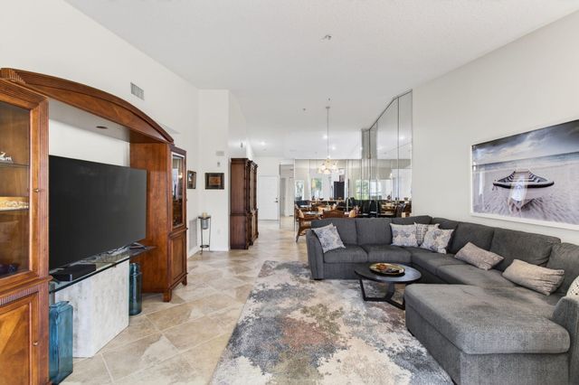 5876 Regal Glen Drive 203, Boynton Beach, FL 33437