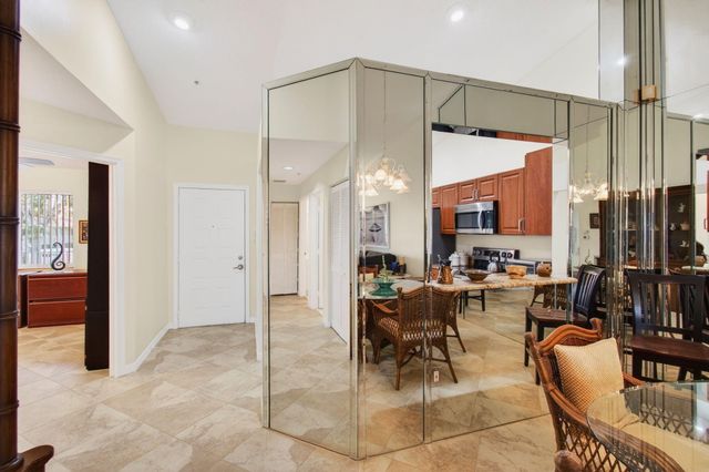 5876 Regal Glen Drive 203, Boynton Beach, FL 33437