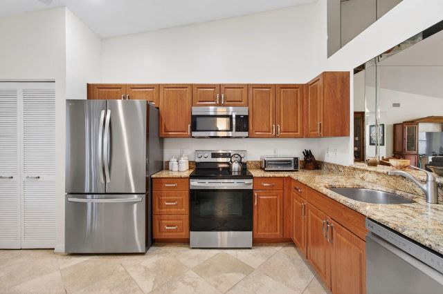 5876 Regal Glen Drive 203, Boynton Beach, FL 33437