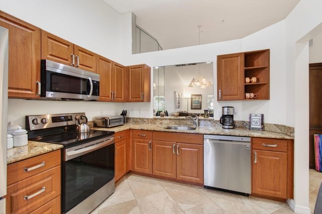 5876 Regal Glen Drive 203, Boynton Beach, FL 33437