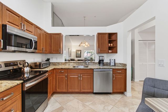 5876 Regal Glen Drive 203, Boynton Beach, FL 33437