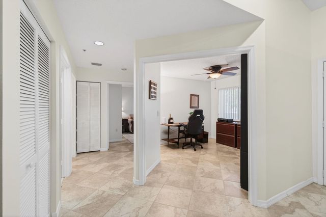 5876 Regal Glen Drive 203, Boynton Beach, FL 33437