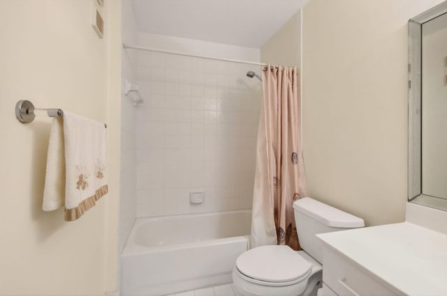 5876 Regal Glen Drive 203, Boynton Beach, FL 33437