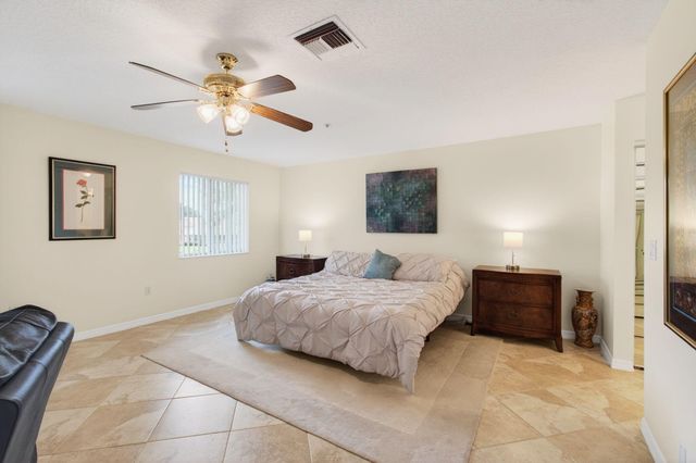 5876 Regal Glen Drive 203, Boynton Beach, FL 33437
