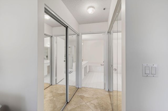 5876 Regal Glen Drive 203, Boynton Beach, FL 33437