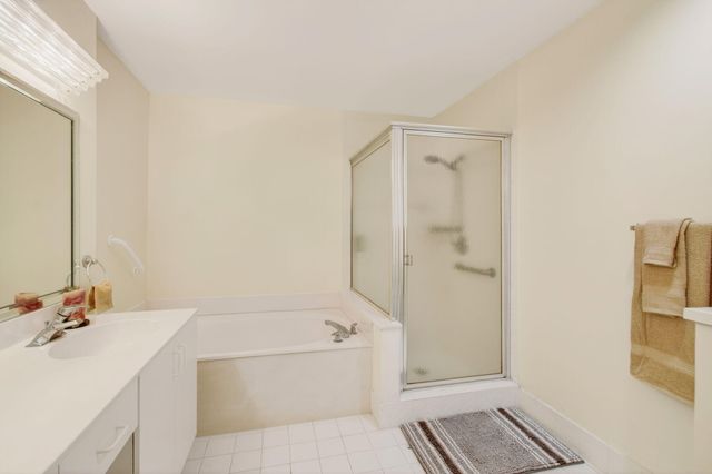 5876 Regal Glen Drive 203, Boynton Beach, FL 33437