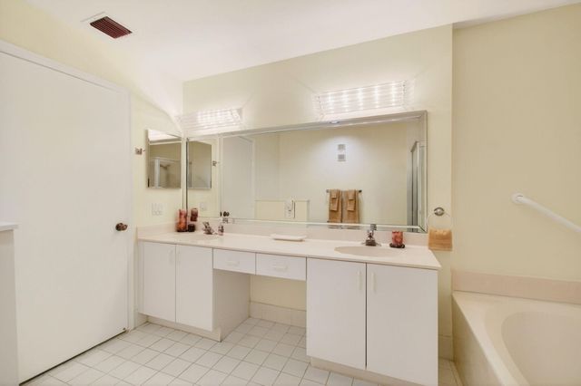 5876 Regal Glen Drive 203, Boynton Beach, FL 33437