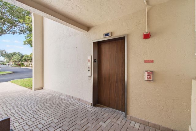 5876 Regal Glen Drive 203, Boynton Beach, FL 33437