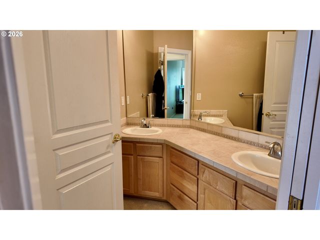 8674 Sw 168TH Ave, Beaverton, OR 97007