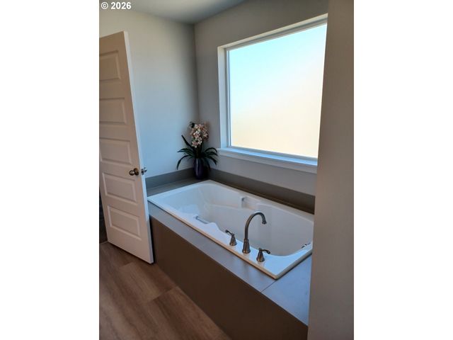 745 E WILSON St, Carlton, OR 97111