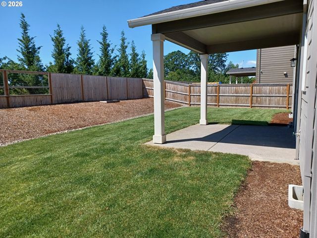 745 E WILSON St, Carlton, OR 97111