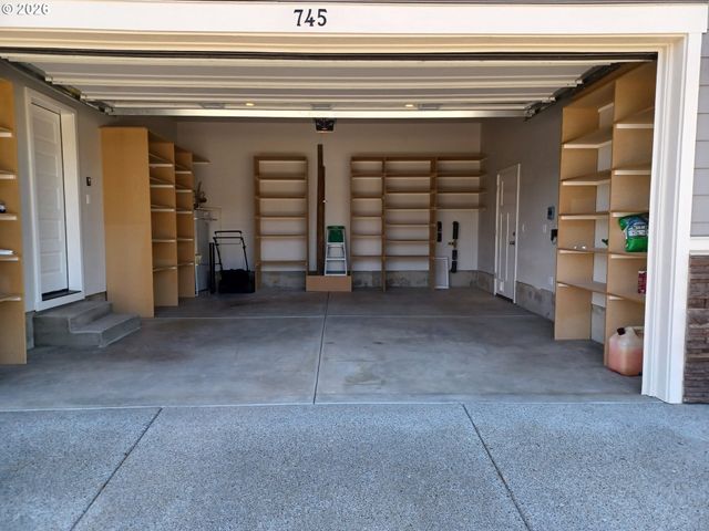 745 E WILSON St, Carlton, OR 97111