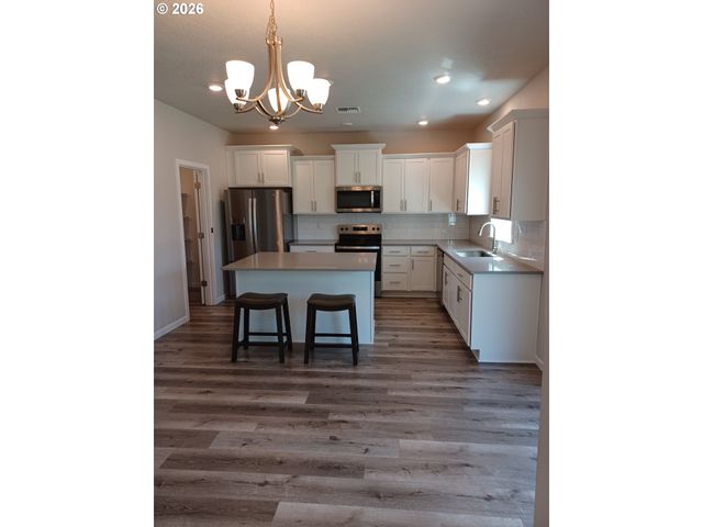 745 E WILSON St, Carlton, OR 97111